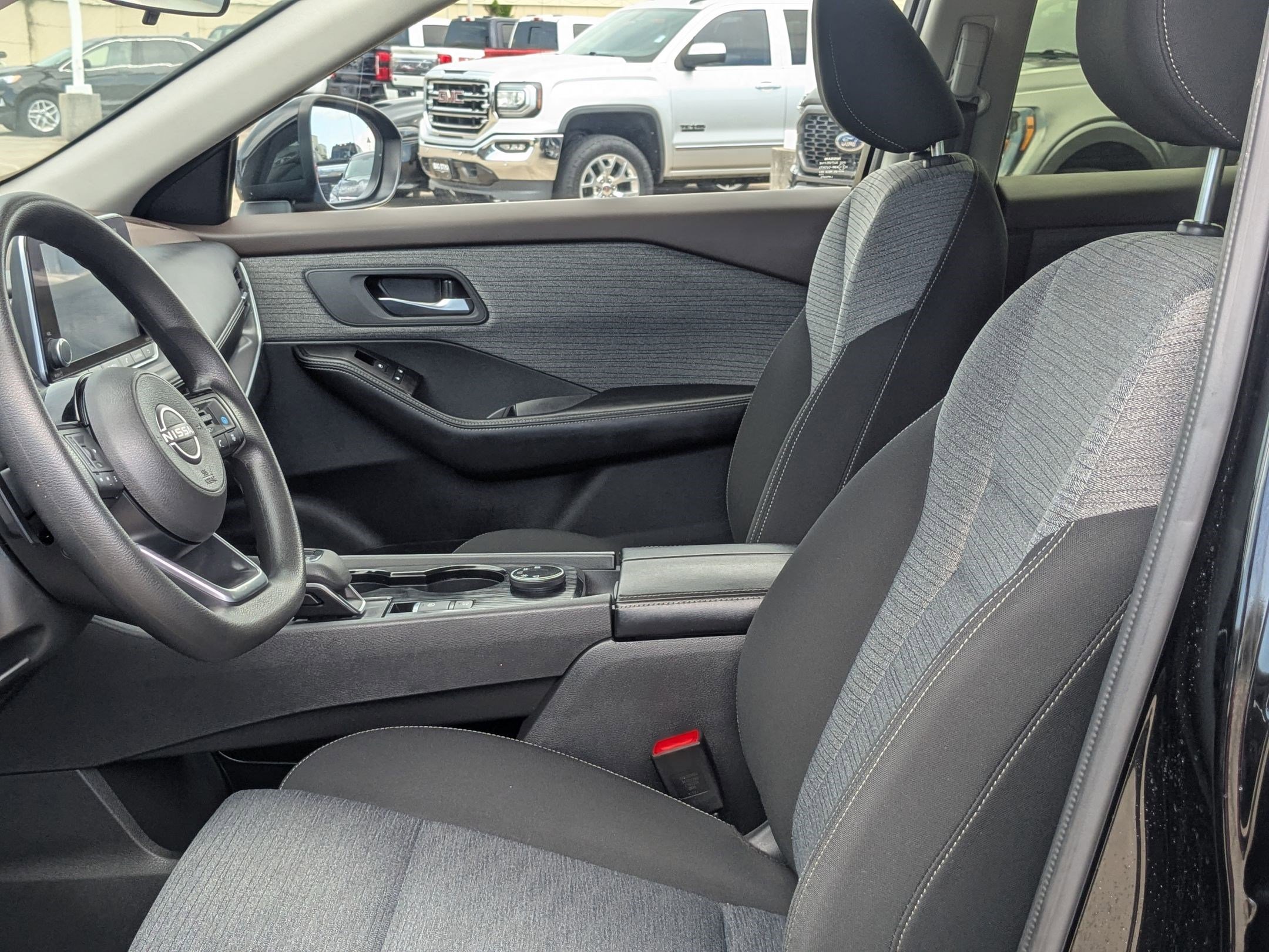 2023 Nissan Rogue SV photo 21