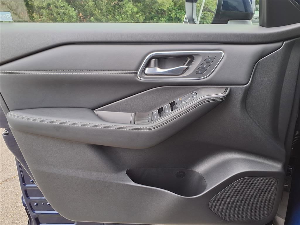 2026 Nissan Rogue Platinum photo 13