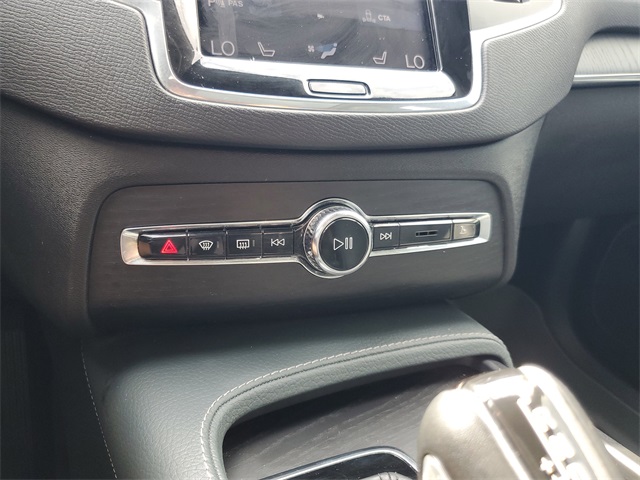 2020 Volvo XC90 T6 Momentum photo 21