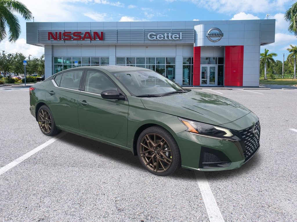 2025 Nissan Altima SR photo 2