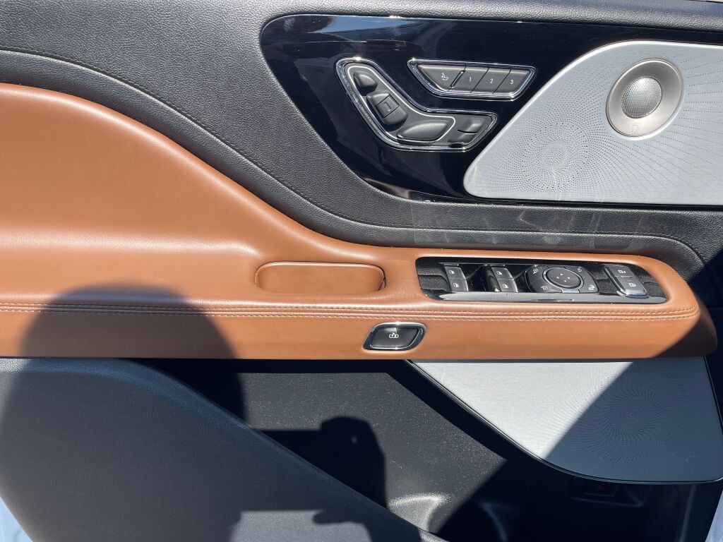 2021 Lincoln Aviator Reserve photo 3