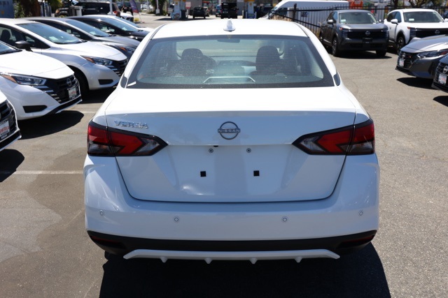 2025 Nissan Versa SV photo 4