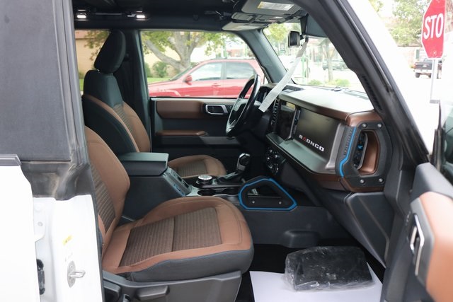 2022 Ford Bronco Outer Banks photo 12