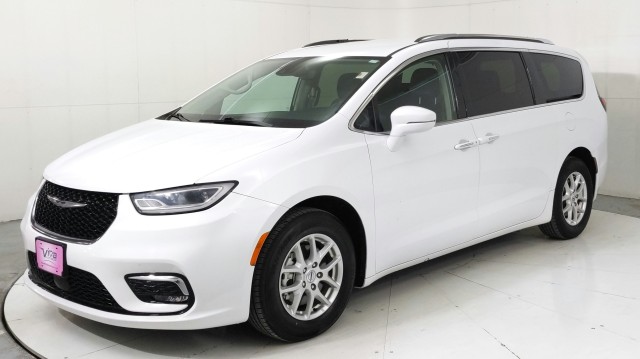 Used 2021 WHITE Chrysler Touring L image 1