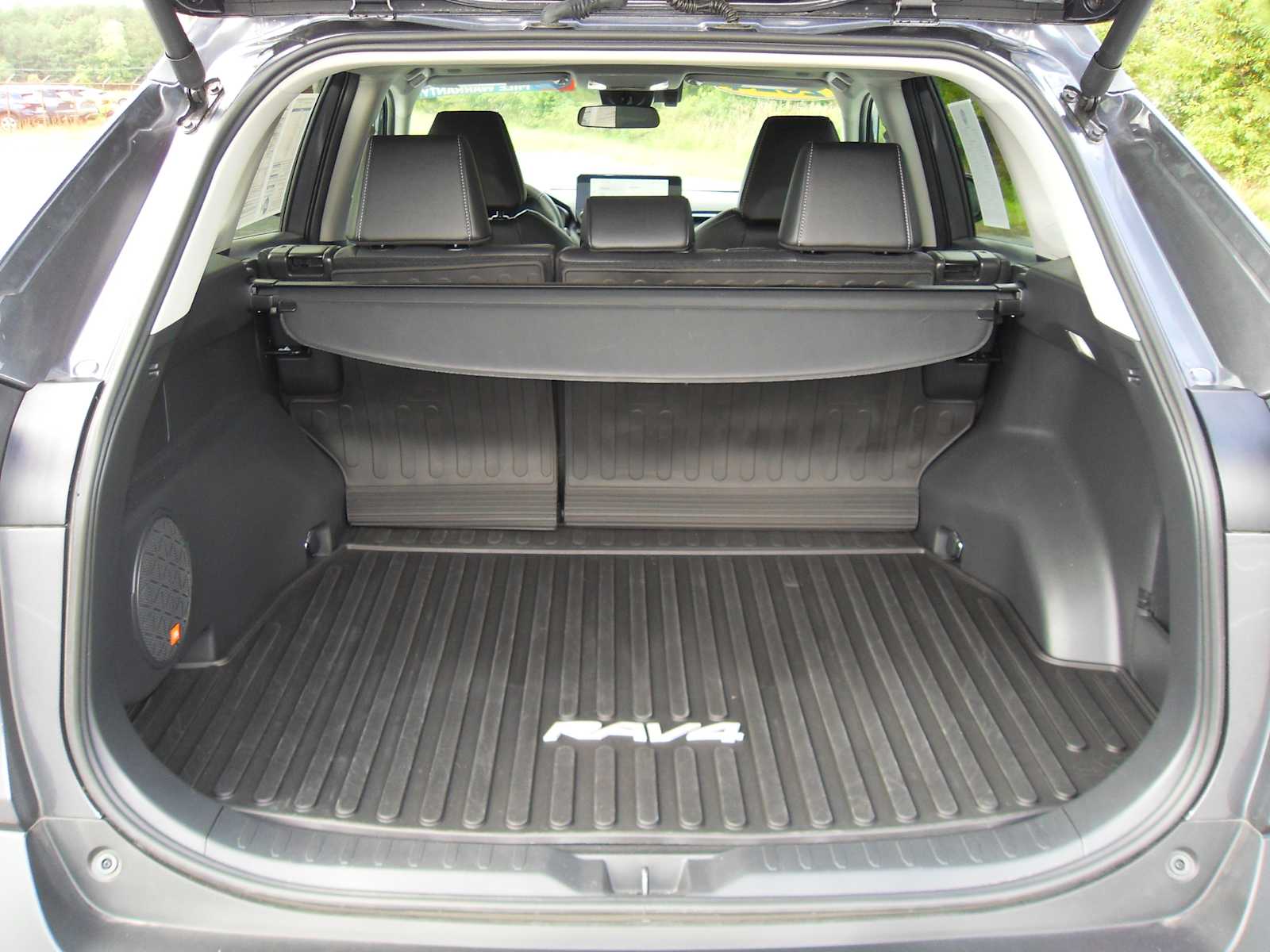 2024 Toyota RAV4 XLE Premium photo 18