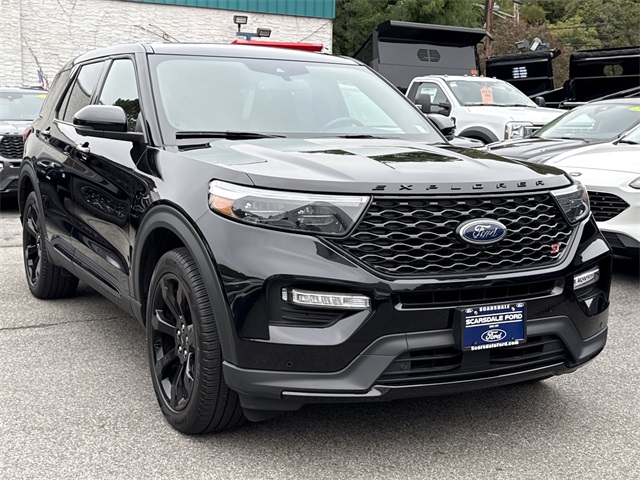 2022 Ford Explorer ST's photo