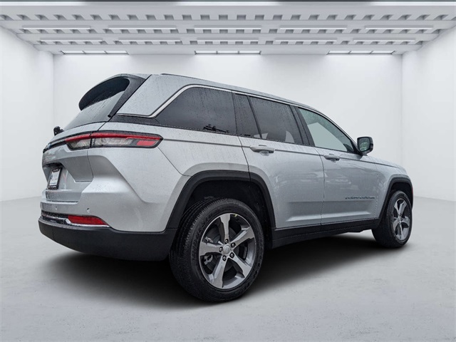 2024 Jeep Cherokee photo 2