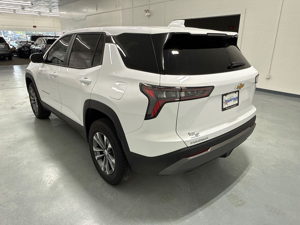 2026 Chevrolet Equinox LT photo 2
