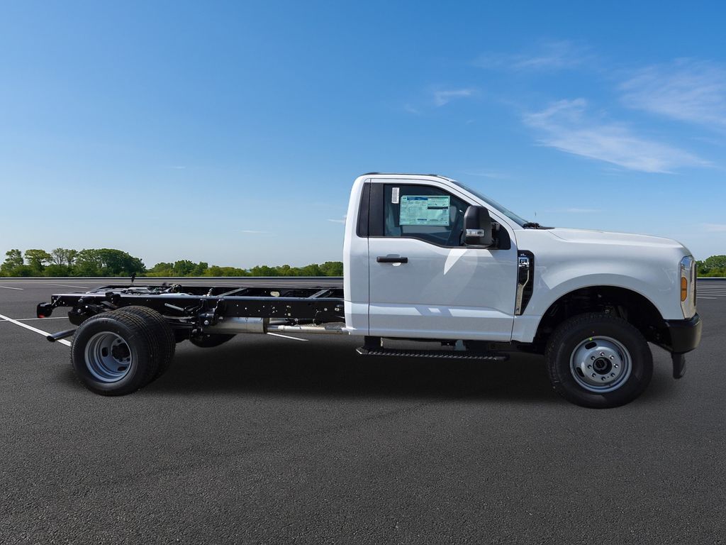 2025 Ford F-350 XL photo 4