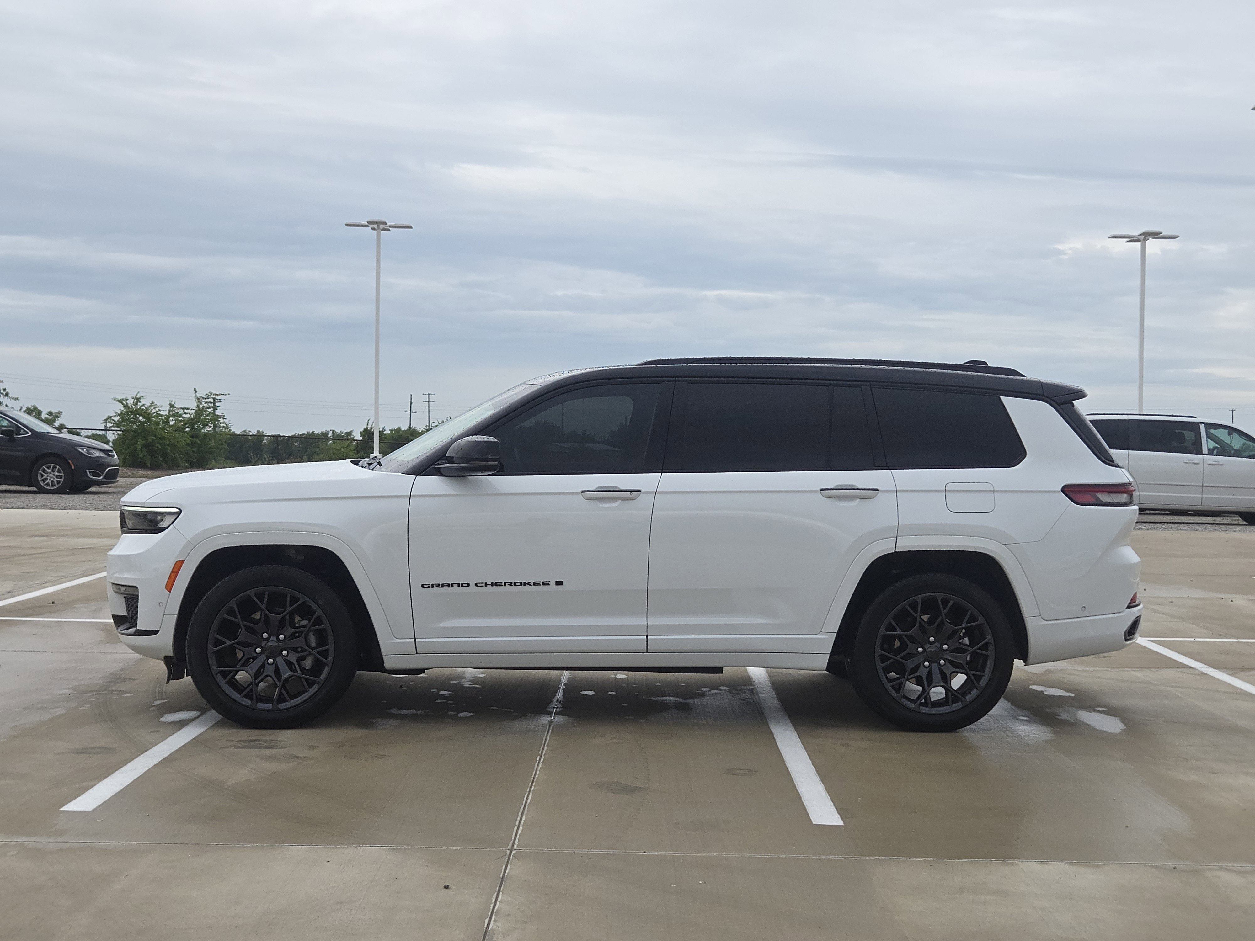 2024 Jeep Grand Cherokee L Summit photo 2