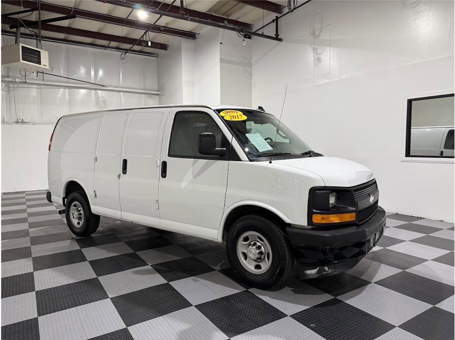 Used 2017 Summit White Chevrolet Van 3D image 1