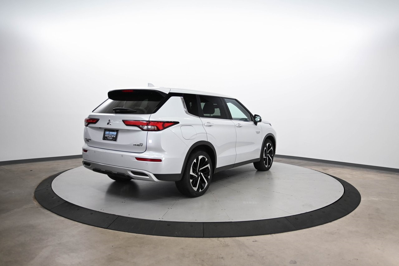 2023 Mitsubishi Outlander PHEV SE photo 3
