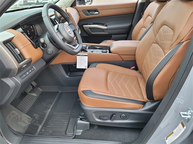 2025 Nissan Pathfinder Platinum photo 10