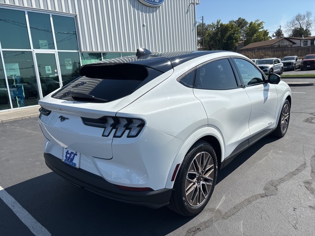 2025 Ford Mustang Mach-E Premium photo 4