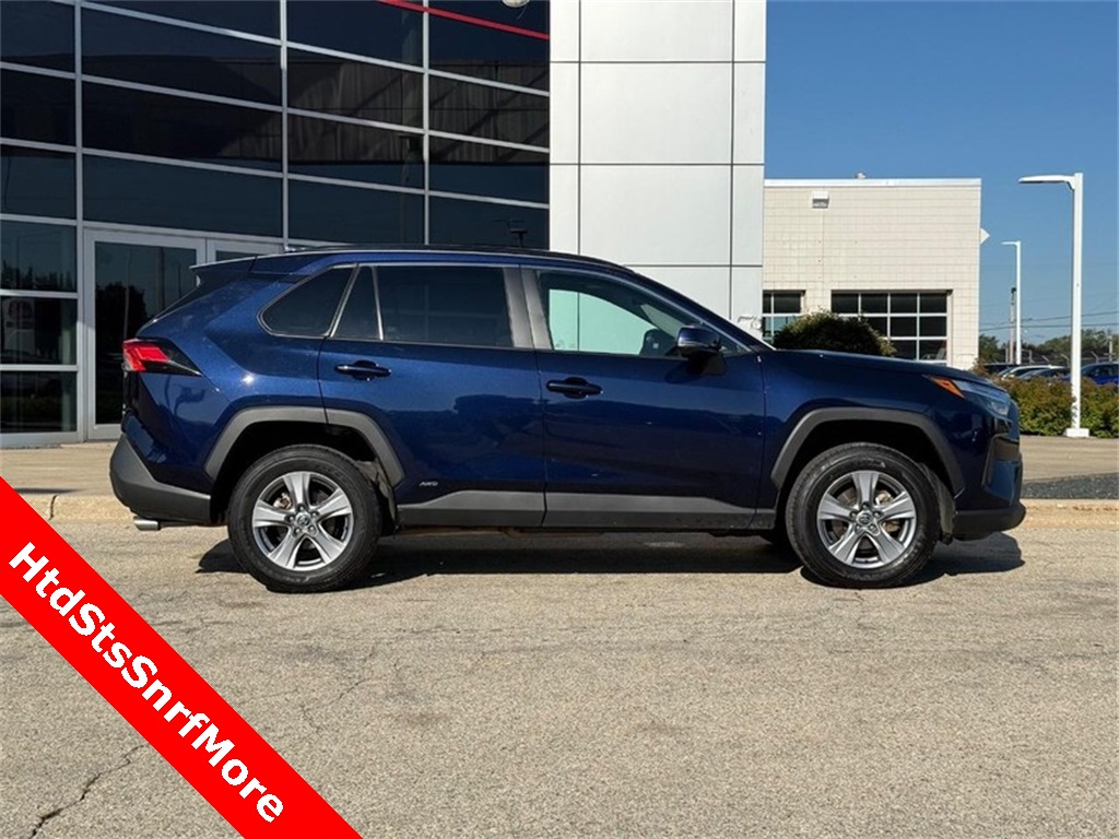 2022 Toyota RAV4 Hybrid XLE photo 2