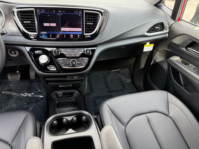 2026 Chrysler Pacifica photo 21