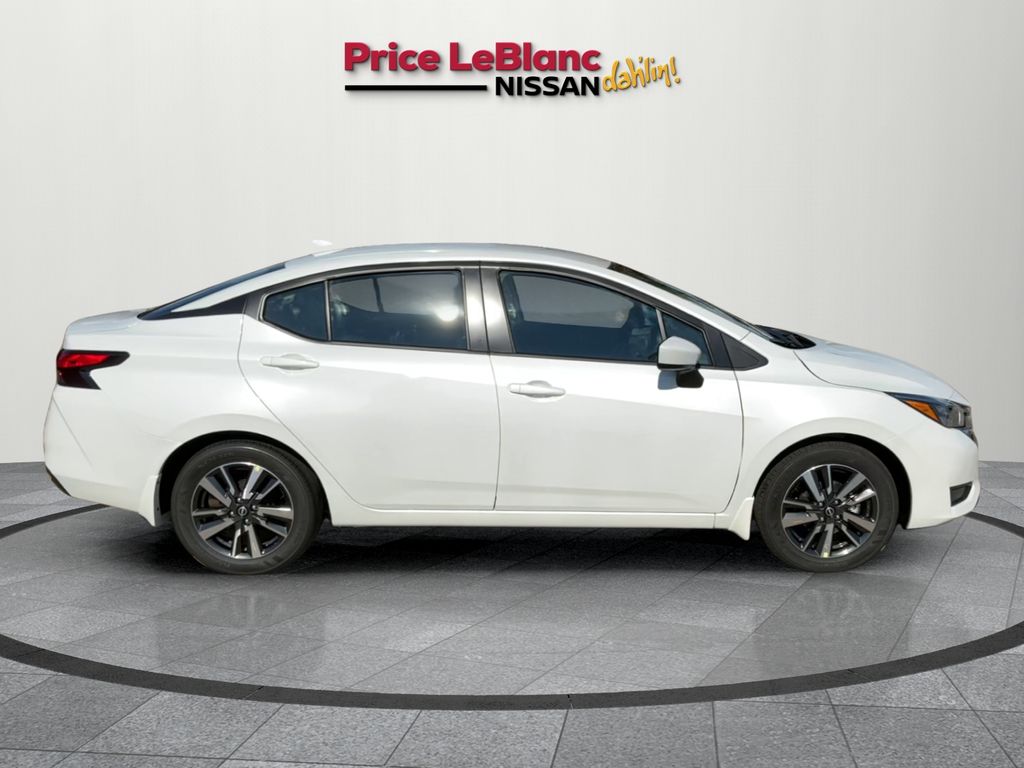 2025 Nissan Versa 1.6 SV photo 12