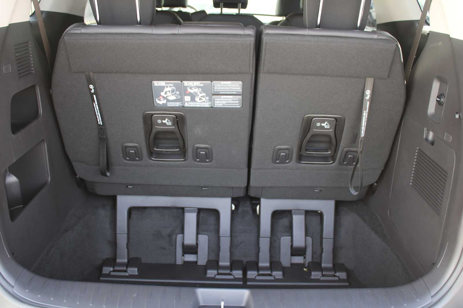 2025 Kia Carnival EX photo 10
