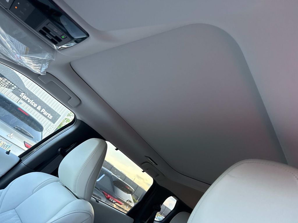 2025 Mitsubishi Outlander SEL GT photo 37