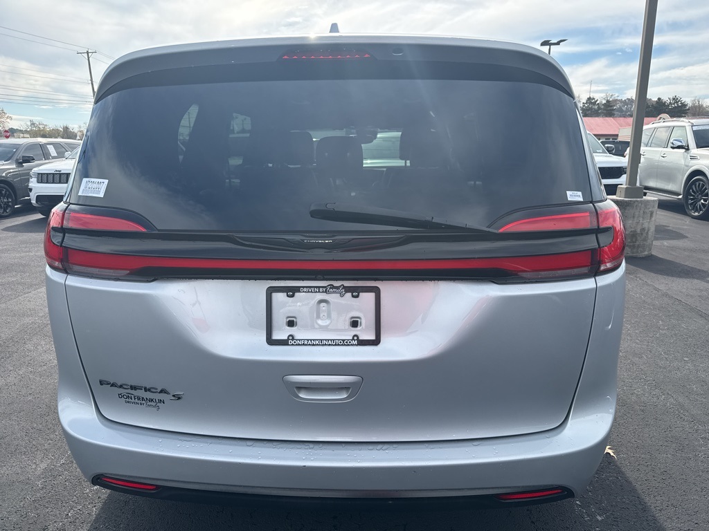 2022 Chrysler Pacifica Touring L photo 4