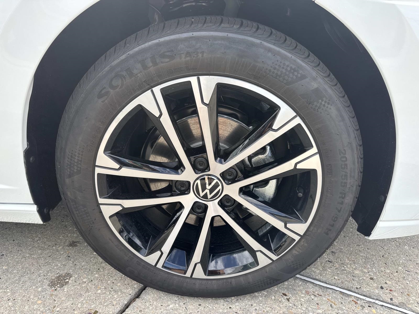 2026 Volkswagen Jetta 1.5T Sport photo 3