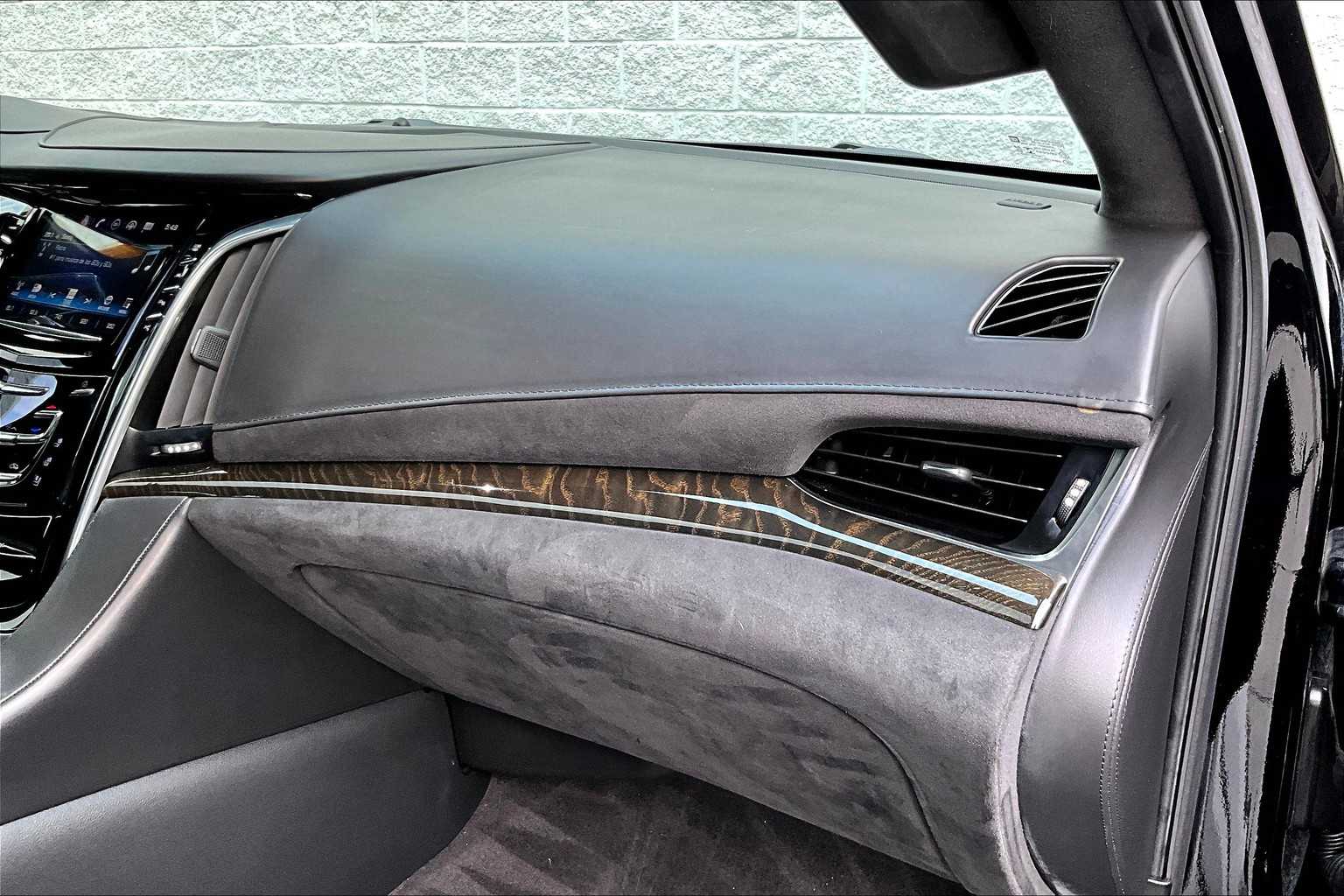 2020 Cadillac Escalade Platinum photo 16