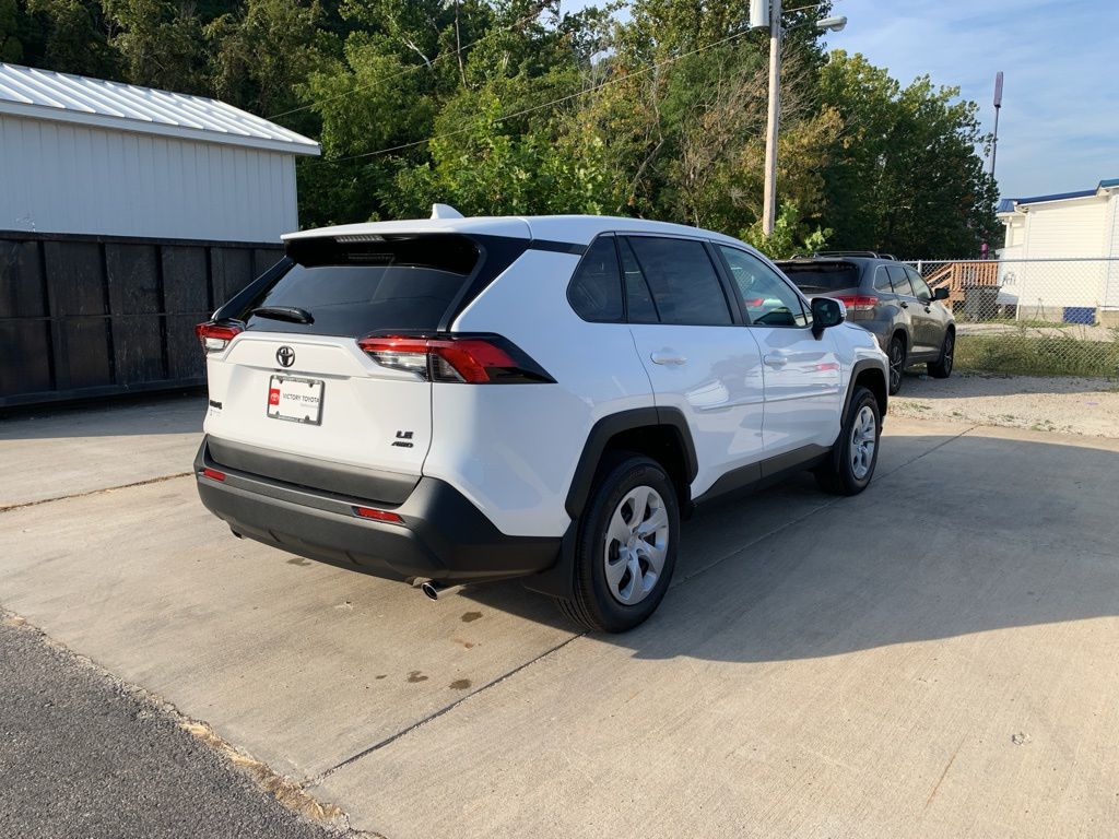 2025 Toyota RAV4 LE photo 4
