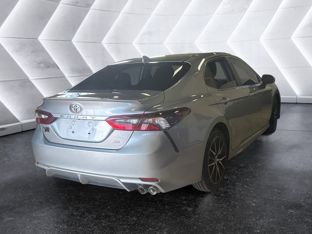 2022 Toyota Camry SE photo 4