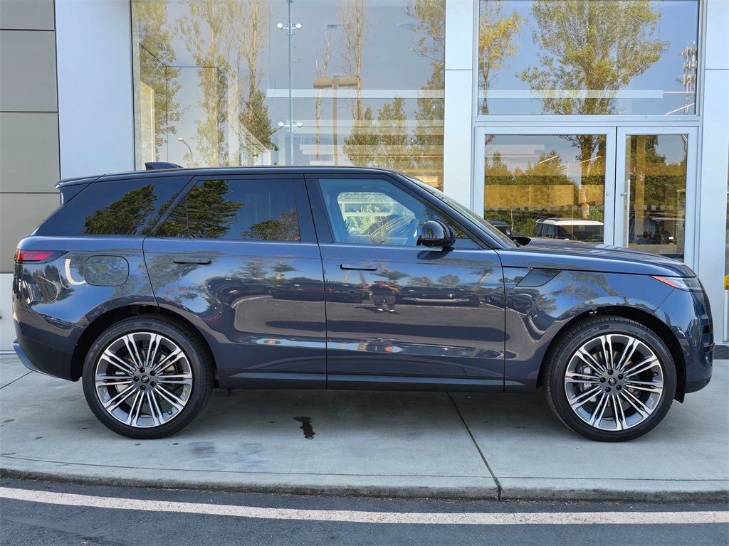 2025 Land Rover Range Rover Sport SE photo 6