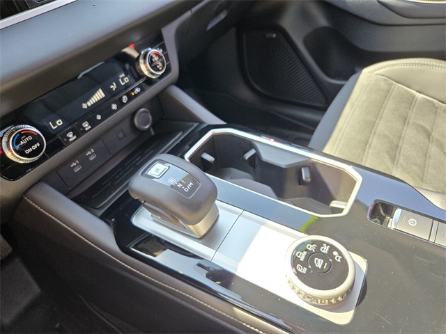 2025 Mitsubishi Outlander SE photo 25