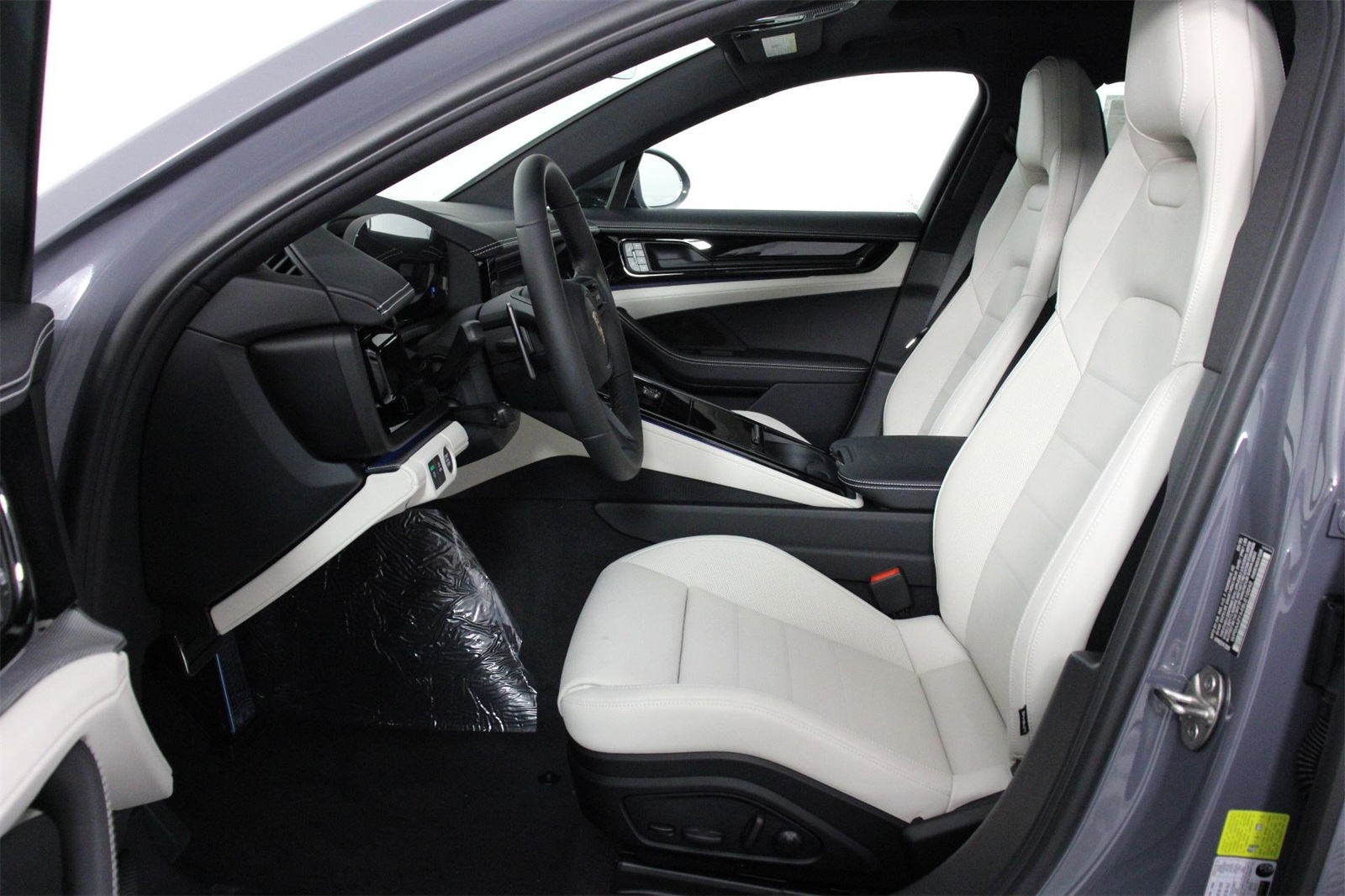 2025 Porsche Panamera 4 photo 5