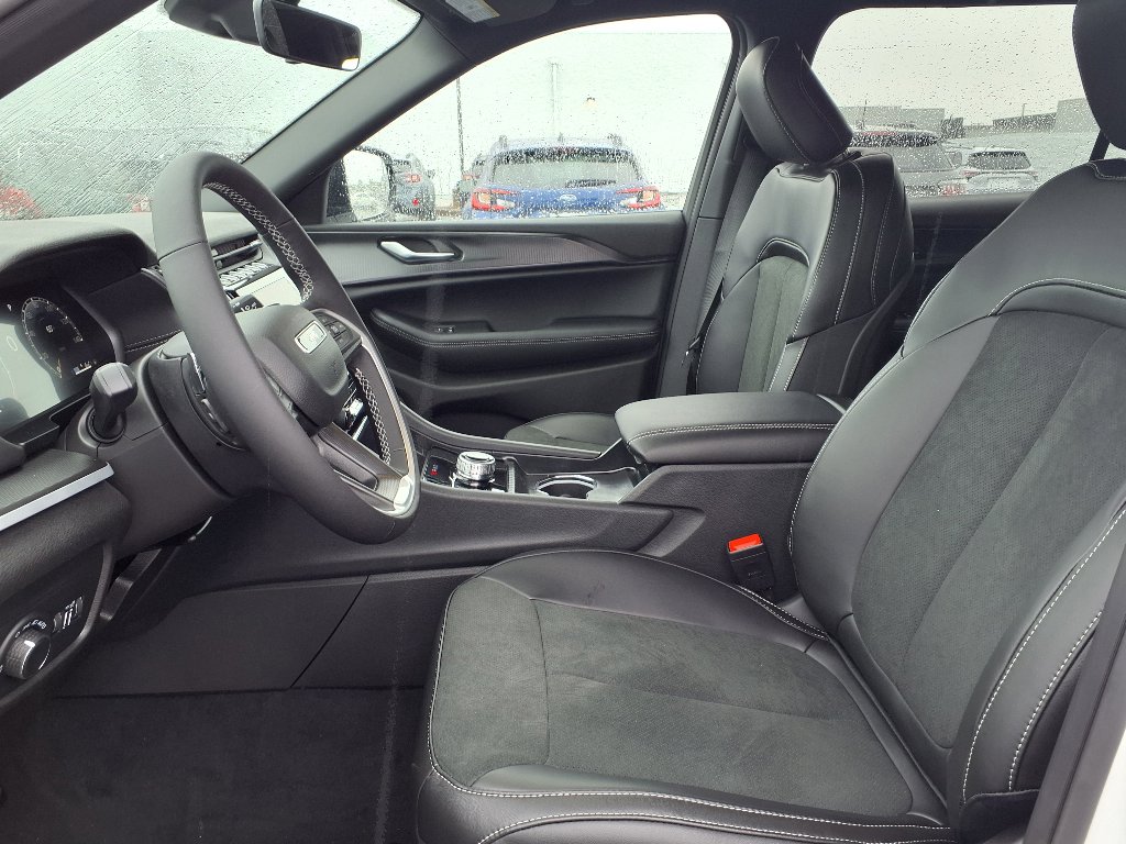 2025 Jeep Grand Cherokee Altitude X photo 14