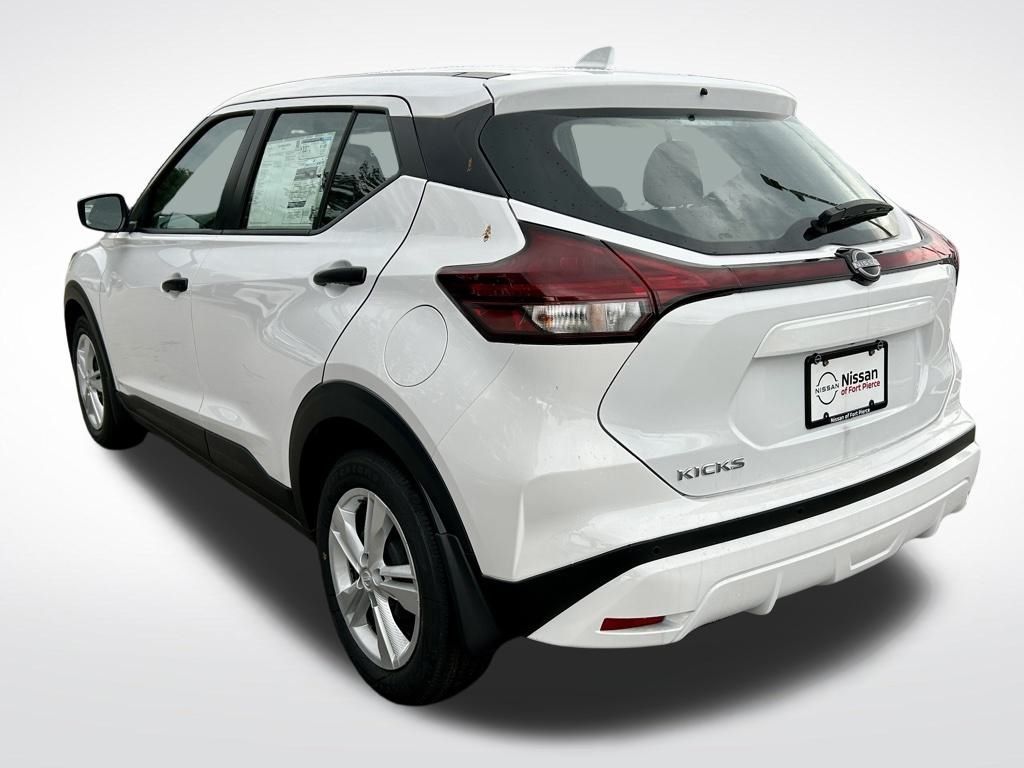 2024 Nissan Kicks S photo 5