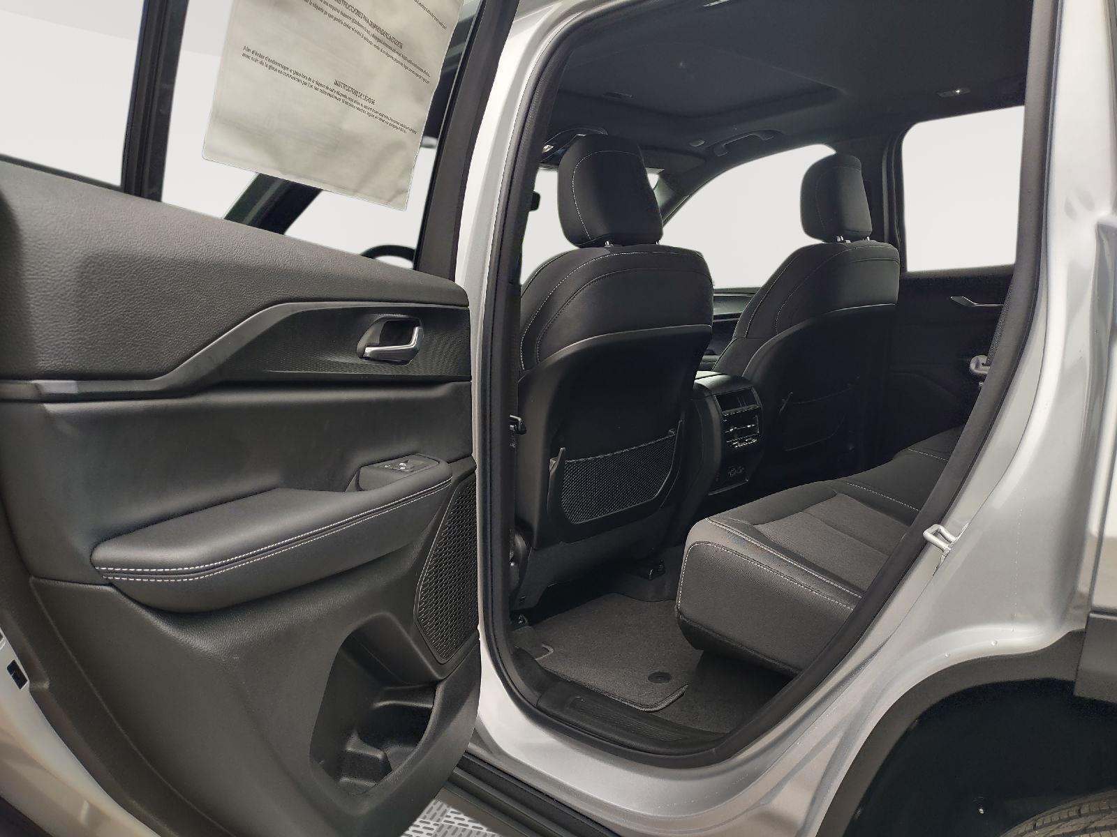 2025 Jeep Grand Cherokee Laredo X photo 24