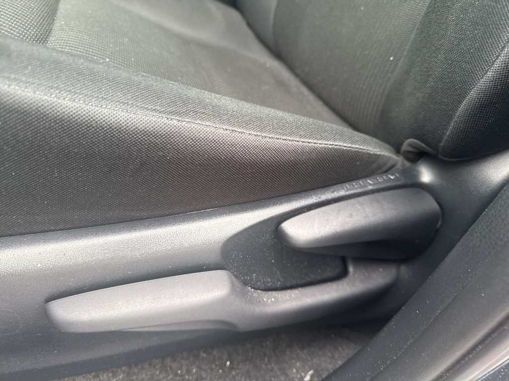 2018 Toyota RAV4 LE photo 5