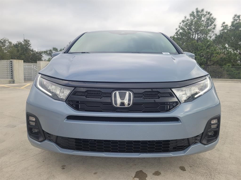 2026 Honda Odyssey Touring photo 2
