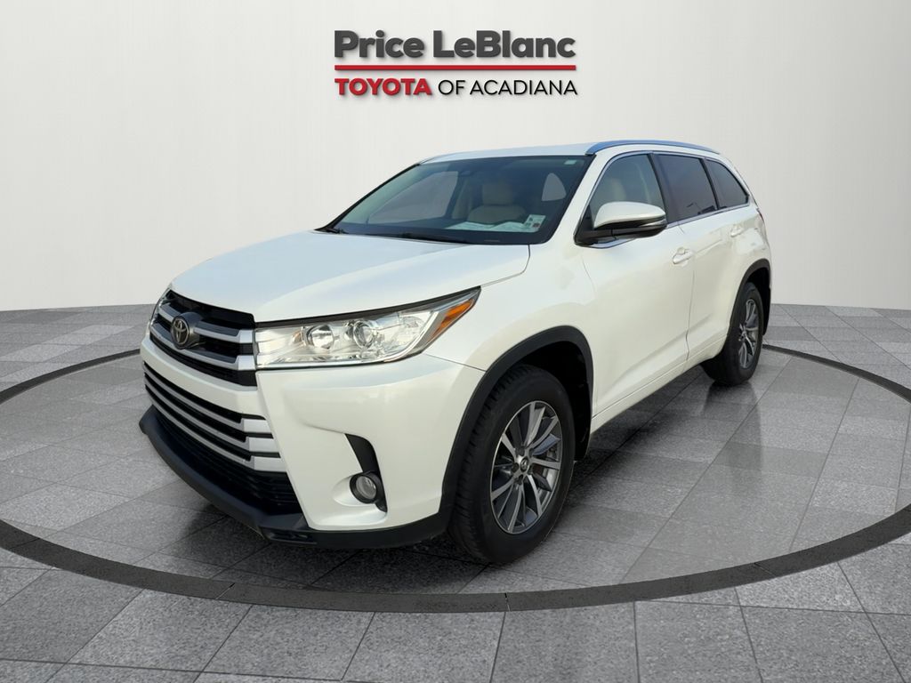 2017 Toyota Highlander XLE photo 2