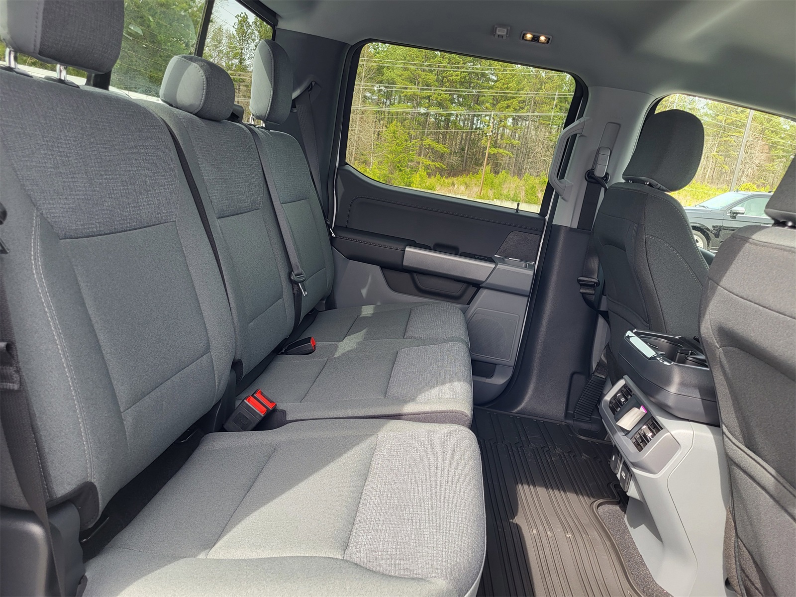 2025 Ford F-150 XLT photo 12