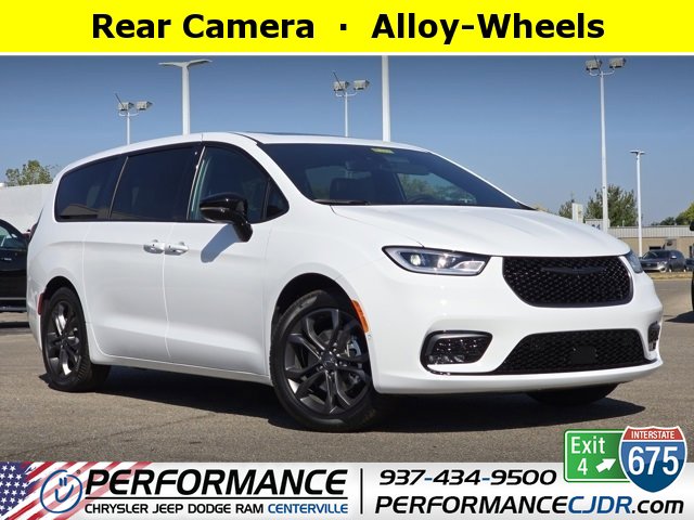 2026 Chrysler Pacifica Select's photo