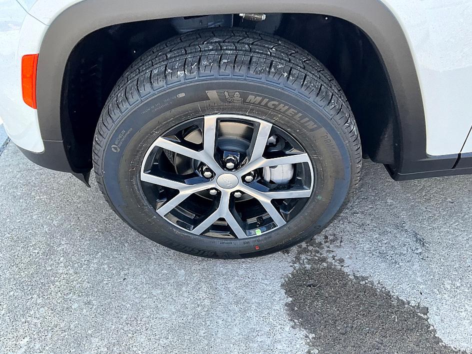2025 Jeep Grand Cherokee Limited photo 11