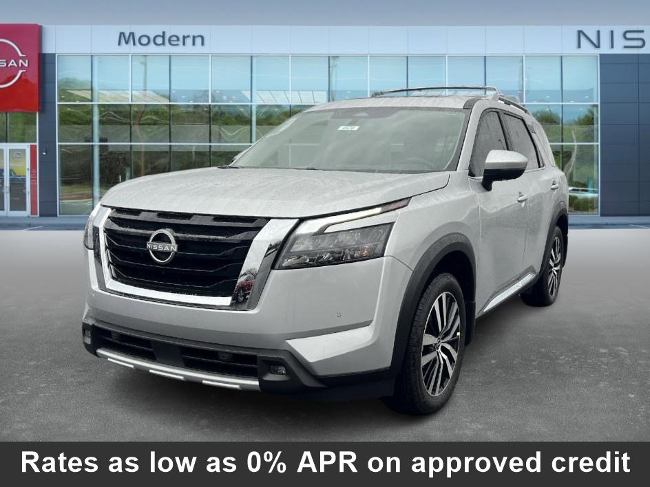 2025 Nissan Pathfinder Platinum's photo