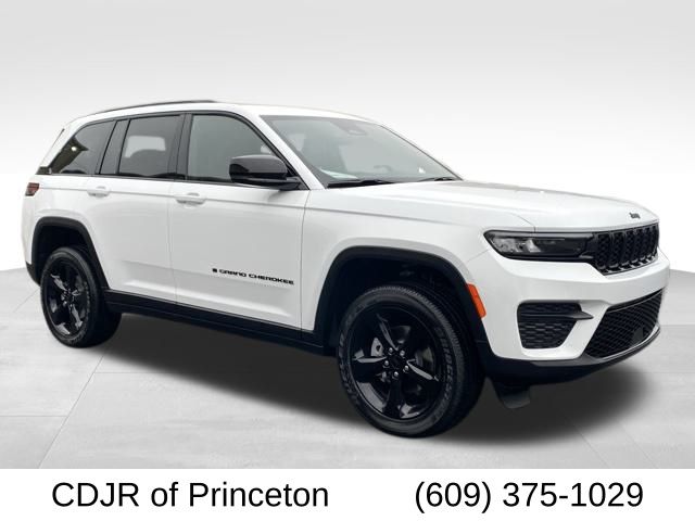 2025 Jeep Grand Cherokee Altitude's photo