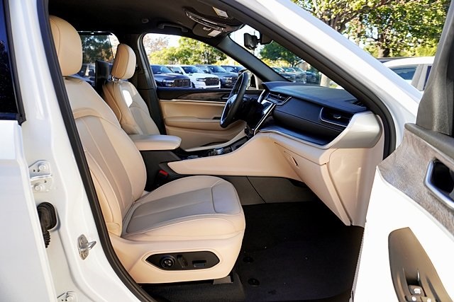 Used 2023 White Jeep Limited image 11