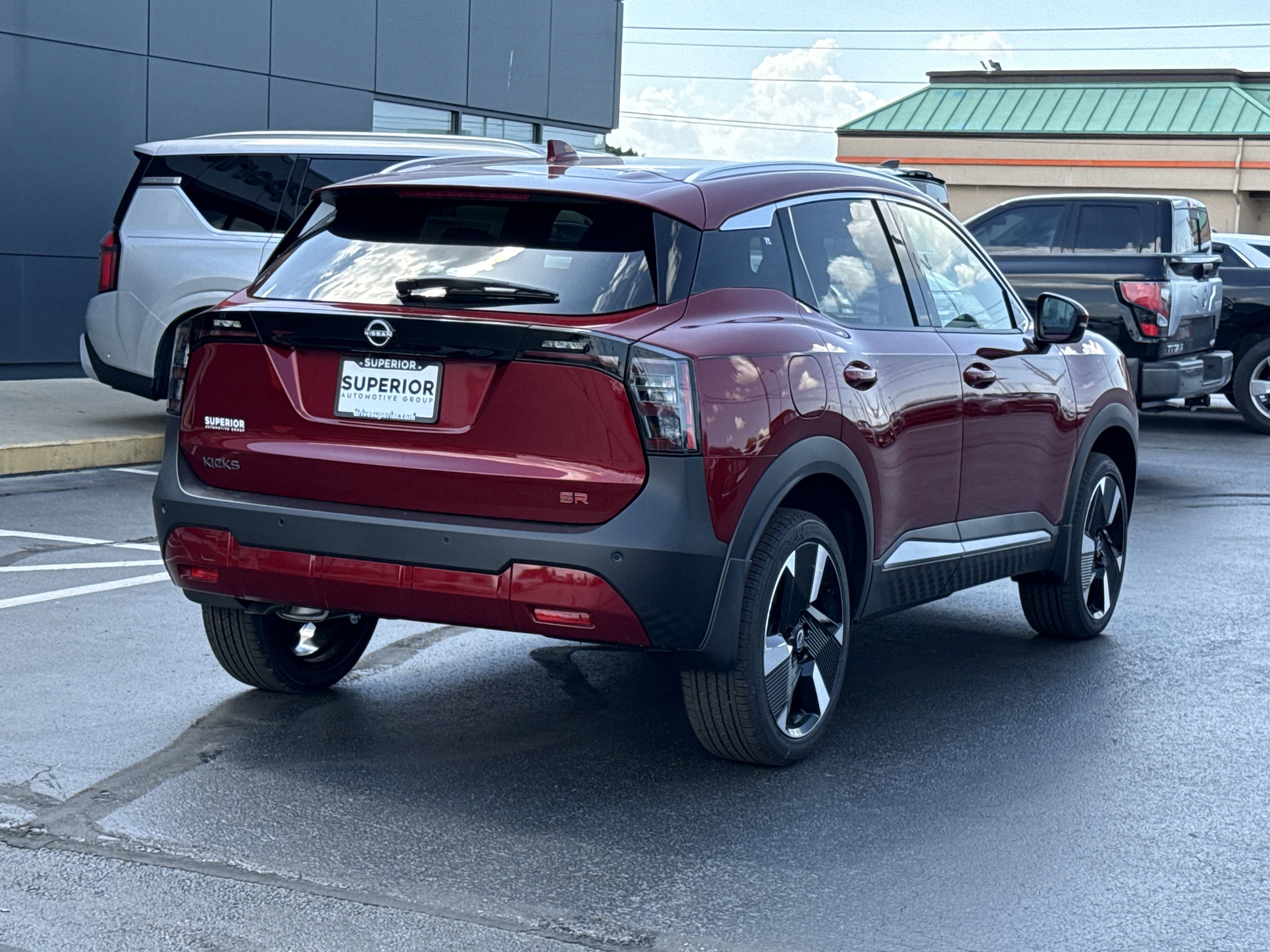 2025 Nissan Kicks SR photo 2