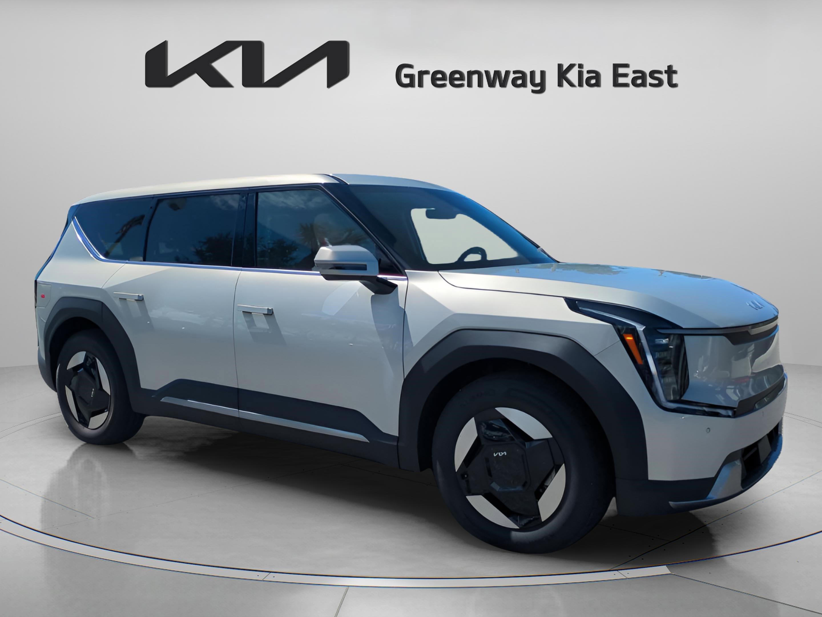 2026 Kia EV9 Light's photo