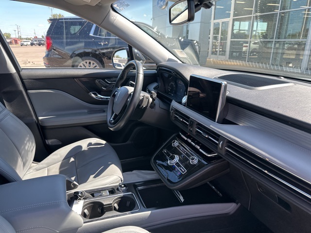 2022 Lincoln Corsair Standard photo 7