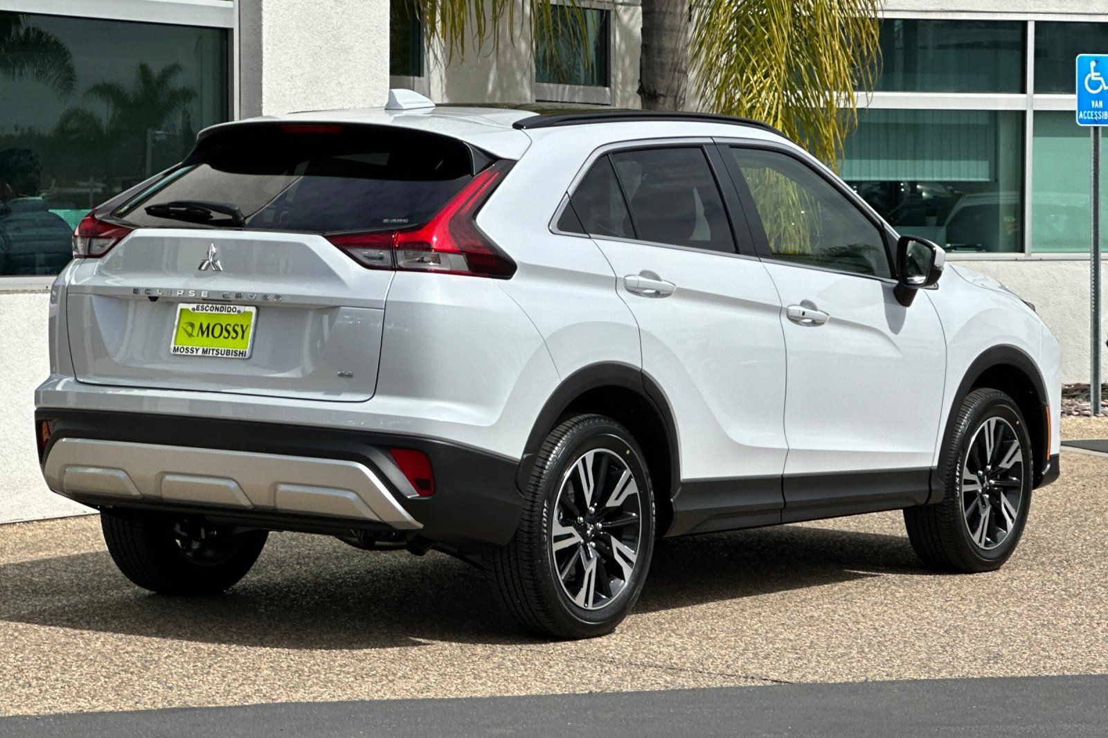 2025 Mitsubishi Eclipse Cross SE photo 4
