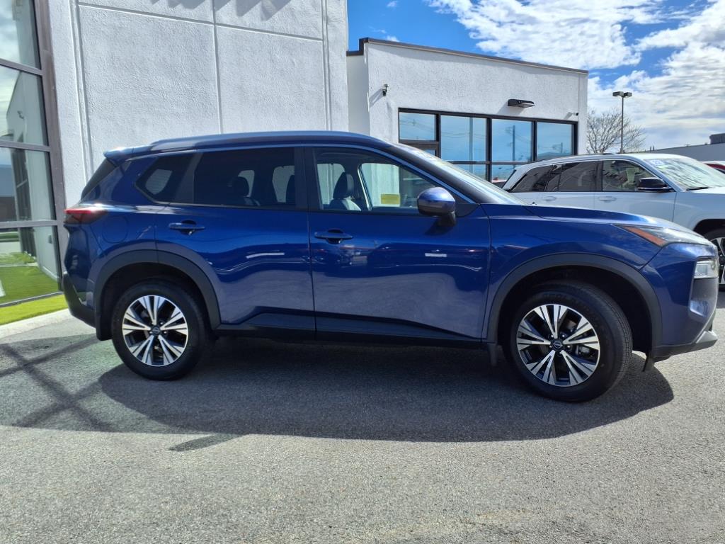 2022 Nissan Rogue SV photo 4