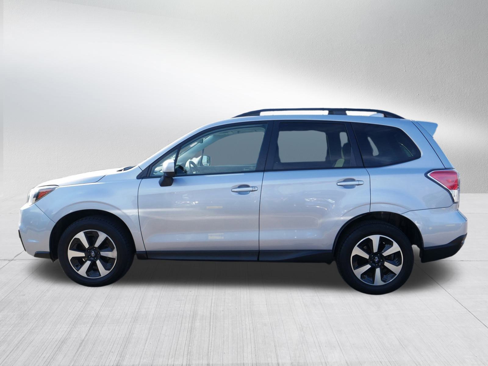2017 Subaru Forester Premium photo 4