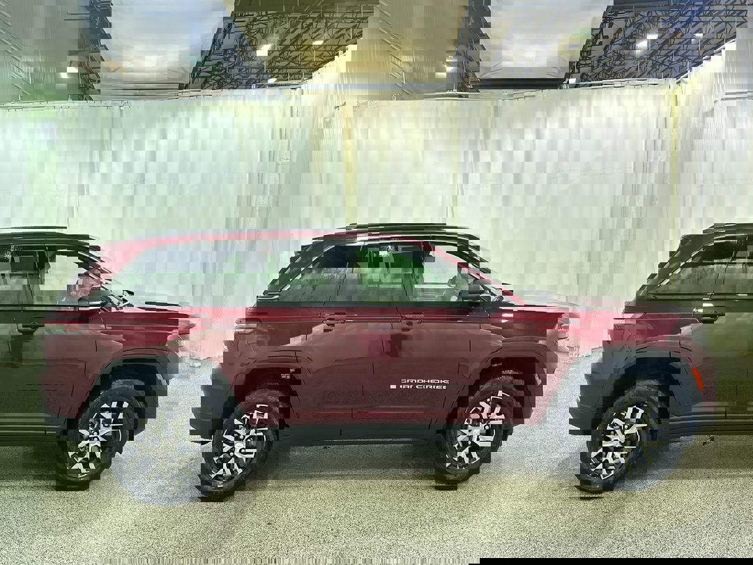 2025 Jeep Grand Cherokee Limited photo 2